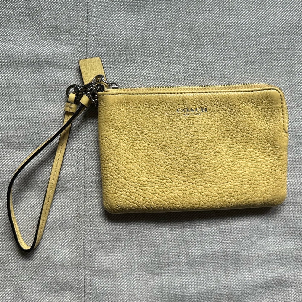 Coach Wristlet Yellow